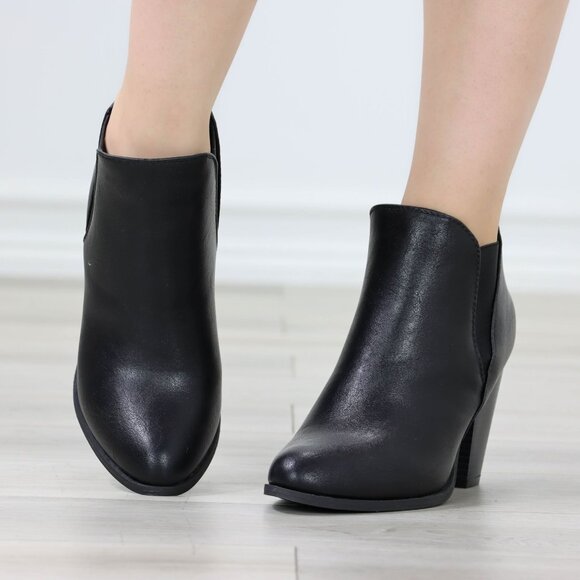 Black Faux Leather Heeled Ankle Booties Elastic Side Panels Stacked Block Heel - Picture 12 of 12
